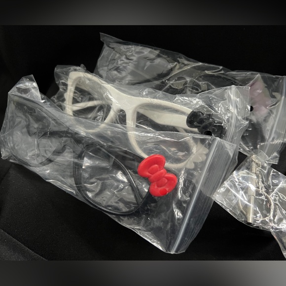 Hello Kitty Plastic Frames with Interchangeable Bows - Picture 1 of 5